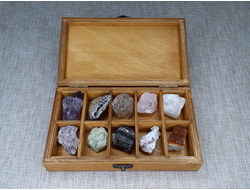 Коллекция камней (10 образцов по 3-6 см) в коробке размером 21*12,5*4,5 см, вес 650 г №23202
