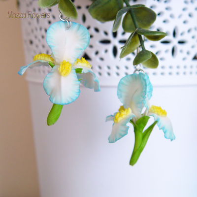 Серьги с голубыми ирисами "Море грез". Цветы из полимерной глины.