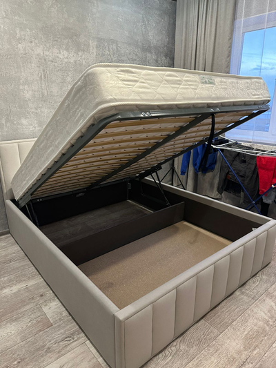 Мягкая кровать с подъемным механизмом