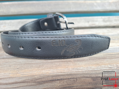 Ремень с гравировкой инициалов "Скорпион"