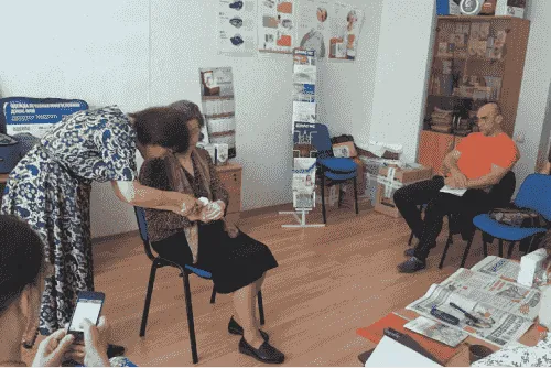 "Медицинская школа" в Екатеринбургском ДЭНАС-центре. Школу ведет врач И.Г. Минцева.