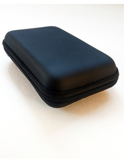 компактный цифровой мультиметр в твердом чехле