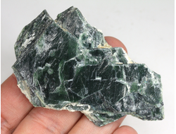 Серпентин, необработанный, дикий образец, Россия, КЧР, Урупский район (76*50*11 мм, 46 г) №37604