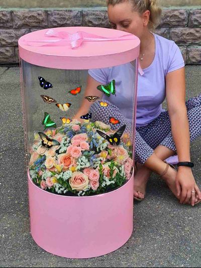 Букет №51. Огромная композиция и 15 бабочек