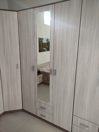 Шкаф распашной  3-х дверный "Тополь" с зеркалом  1200 мм (Бр)