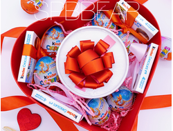 Подарочная коробка Киндер сюрприз и Рафаэлло средняя