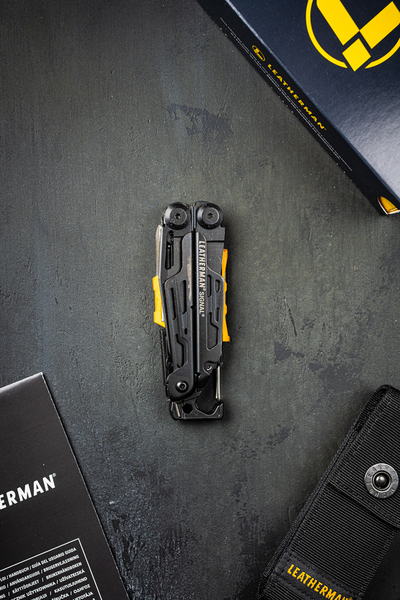 Leatherman Signal black с чехлом на кнопке
