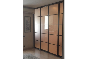 003 Межкомнатная перегородка.
Профиль дверей – 60 мм, цвет Венге, вставка стекло - Матовая бронза