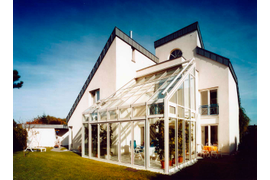 Зимняя стеклянная веранда с раздвижными дверями