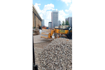 Все доехало в целостности, панели выгрузили и приступили к монтажу. Итоговые фотографии можно увидеть в начале данного фотоальбома.