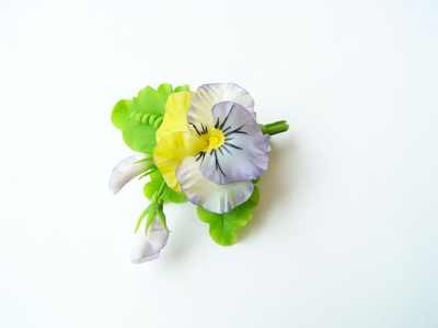 Брошь "Анютины глазки".