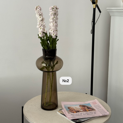 Вазы из темного стекла