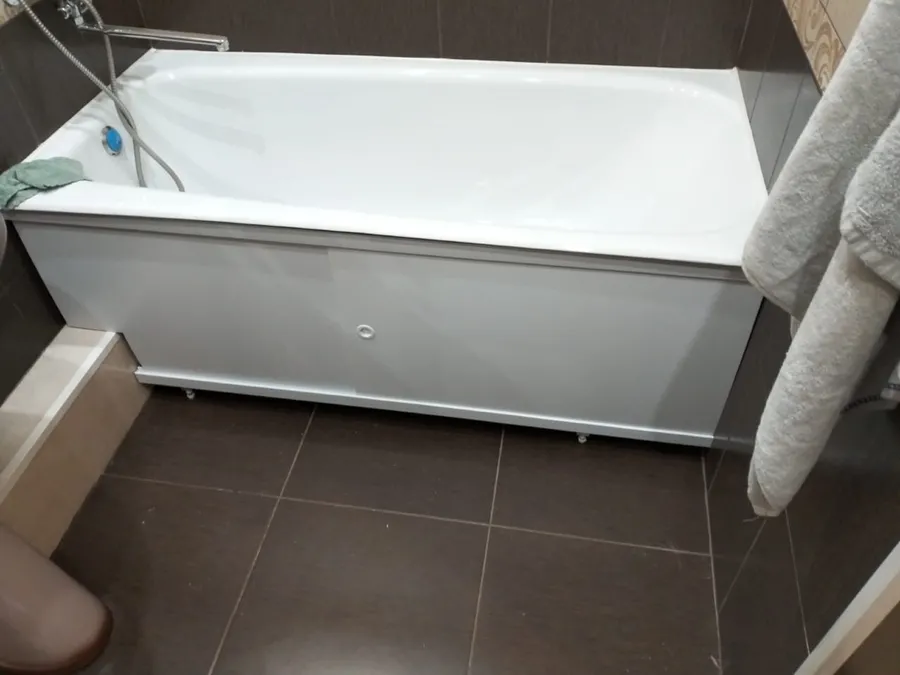 Установка экрана ванны