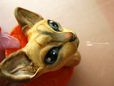 Котёнок Ахтай. Авторская подвеска-кошка (кулон с котёнком) из полимерной глины