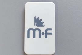 фирменные наклейки для брендирования мебели 35мм*20мм  (50шт)