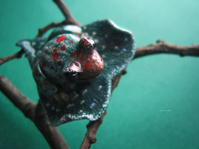 "Сердце Изумрудного леса", брошь с лягушкой (скульптурная миниатюра)