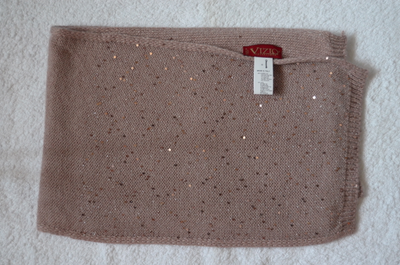 rozovyy-vyazanyy-sharf-s-payetkami-zhenskiy-italiya-vizio