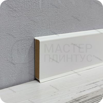 Напольный плинтус с мягким краем Dollken cubu flex life, высота 80 мм. толщина 11 мм. цвет RAL 9003