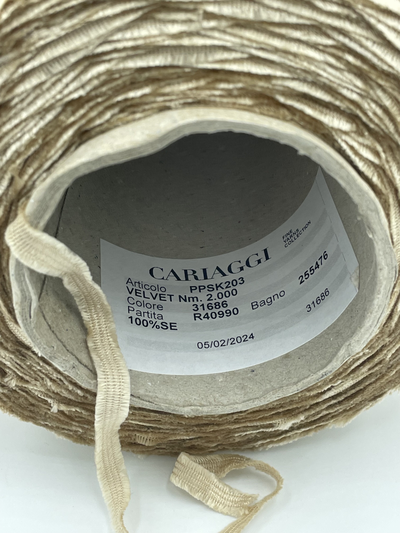CARIAGGI art. VELVET 100% SE Шёлк   Nm.200 м в 100 г цв. 31686 золотисто-бежевый