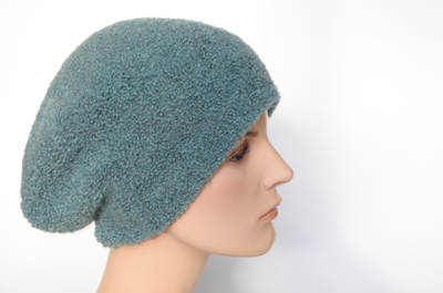 Вязаный берет мятного цвета фото