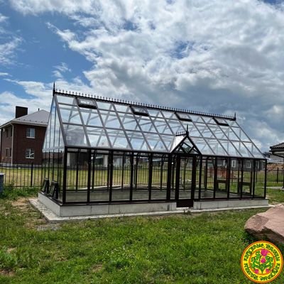 Базовая комплектация теплицы из стекла и алюминия с фронтоном КИНГСТОН размером 10000 х 4000 мм
