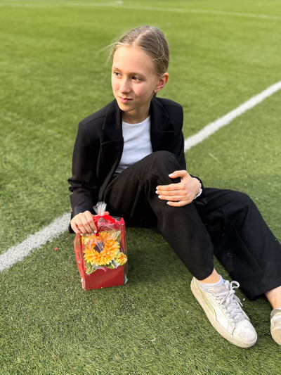 Деревянный бокс с зефирными подсолнухами