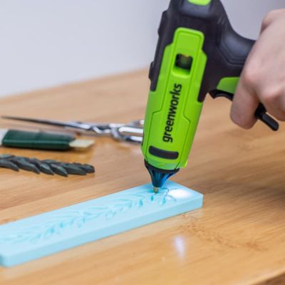 Пистолет клеевой аккумуляторный Greenworks G24GLG 24V