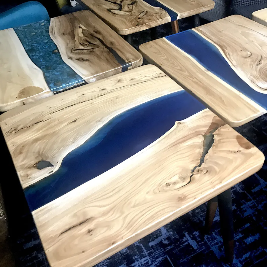 Стол-река из массива карагача для кафе, баров и ресторанов. Работа spilcenter.com для сети семейных кафе "Андерсон", г.Москва