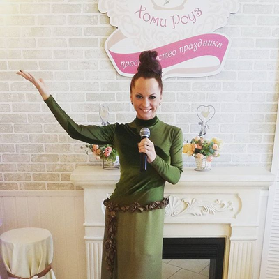 ВЕДУЩАЯ ЯНА