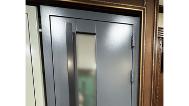 новая дверь на выставке. авангард-техно