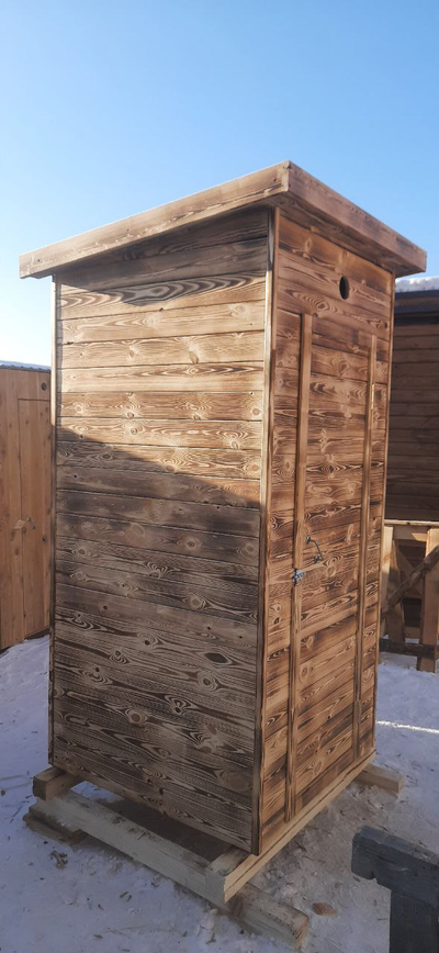 Туалет Садовый (из вагонки, обожжённый, квадратный, с сиденьем, кровля  Шоколад)