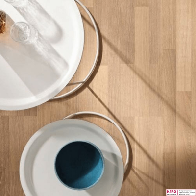 Декор паркетной доски Haro Дуб Пуро Белый Эксквизит 531686 в интерьере детально