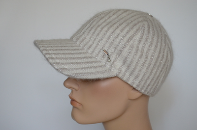 zimnyaya-zhenskaya-beysbolka-vizio-italiya-1001-ve-belaya