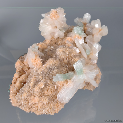 Флюорапофиллит, стильбит, гейландит. 125*80*60мм