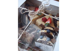 Набор пирожных и десертов из лавки