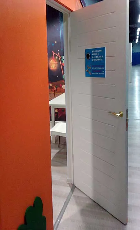 Окрашенная дверь из сосны, для внутренних помещений