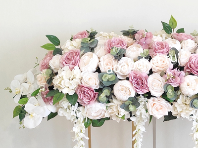 Композиция гирлянда из искусственных цветов большая на сцену Пудра № 003/На сайте АОАБУКЕТ