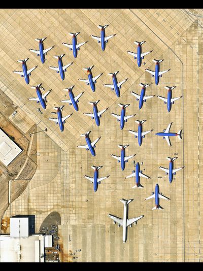 Купить греющую картину с фото аэропорта Викторвилль