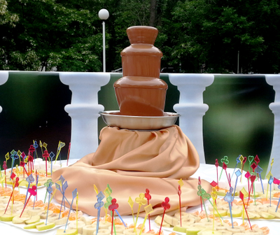 Аренда шоколадного фонтана 3 яруса +1,2 кг молочного шоколада +Подарок