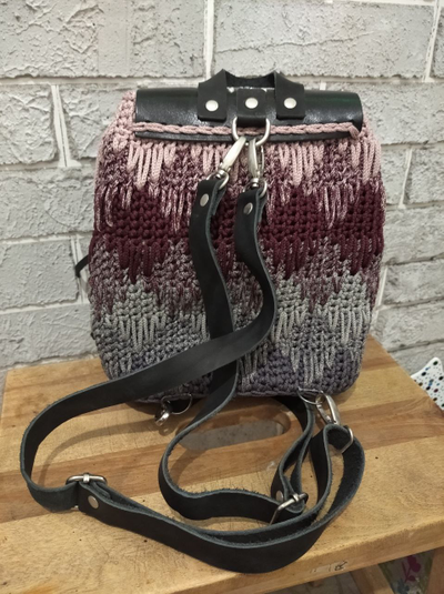 Рюкзак женский "Пряная вишня" с уникальным кожаным клапаном в виде мандалы, ручная работа. Цвет: Бордовый, р-р 24*20*10см.