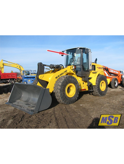 Стекло лобовое среднее на New Holland W190