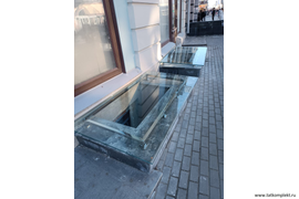 Стеклянные ограждения приямков на улице Баумана в г. Казани