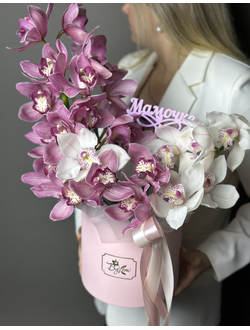 Цветы в коробке из моно орхидеи