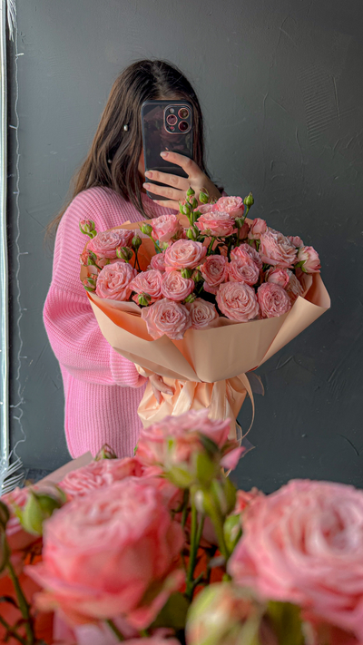 Букет пионовидных роз (7 веток)