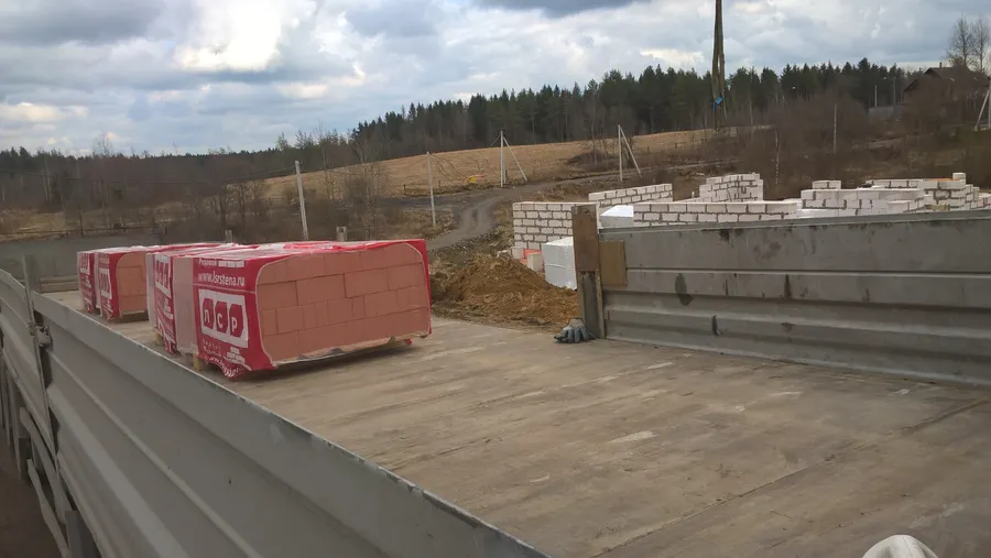 Доставка полнотелого кирпича