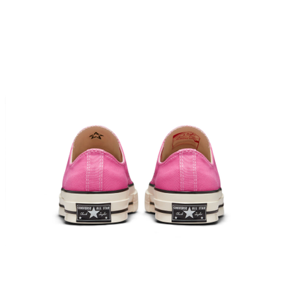 розовые низкие кеды конверс Chuck 70 Seasonal Colour Low Top Pink 172681с вид сзади