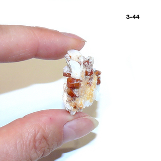 Ванадинит натуральный (щетка) №3-44: 29*20*13мм