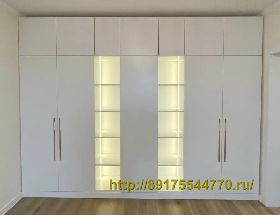 006 Шкаф с распашными дверьми и подсветкой.
Сделаем в любых размерах. Более 50 декоров ЛДСП Egger.
Сделано по индивидуальным размерам с учетом всех пожеланий заказчика.
