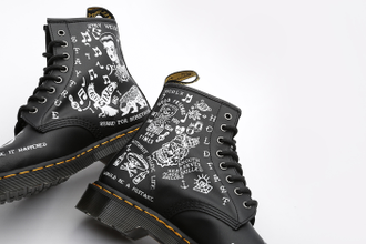Dr. Martens Scribble Backhand