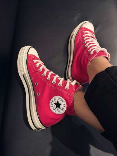 С чем носить женские кеды Конверс розовые высокие 161442C фото